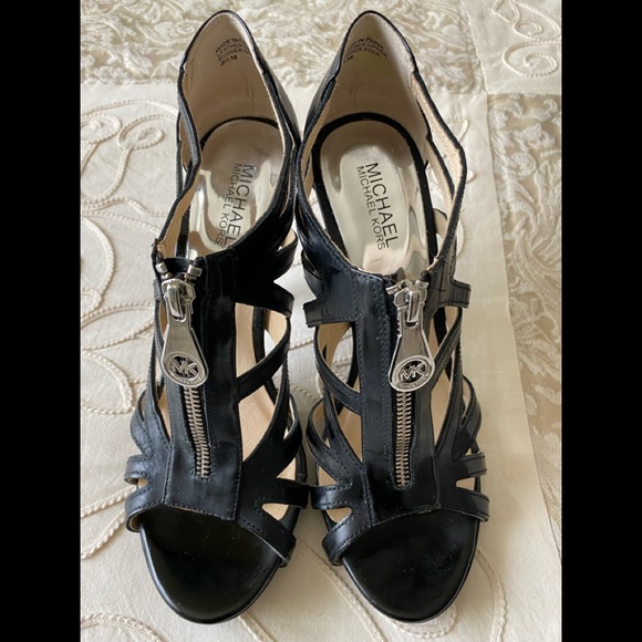 Michael Kors Black Leather Pump - Picture 2 of 8